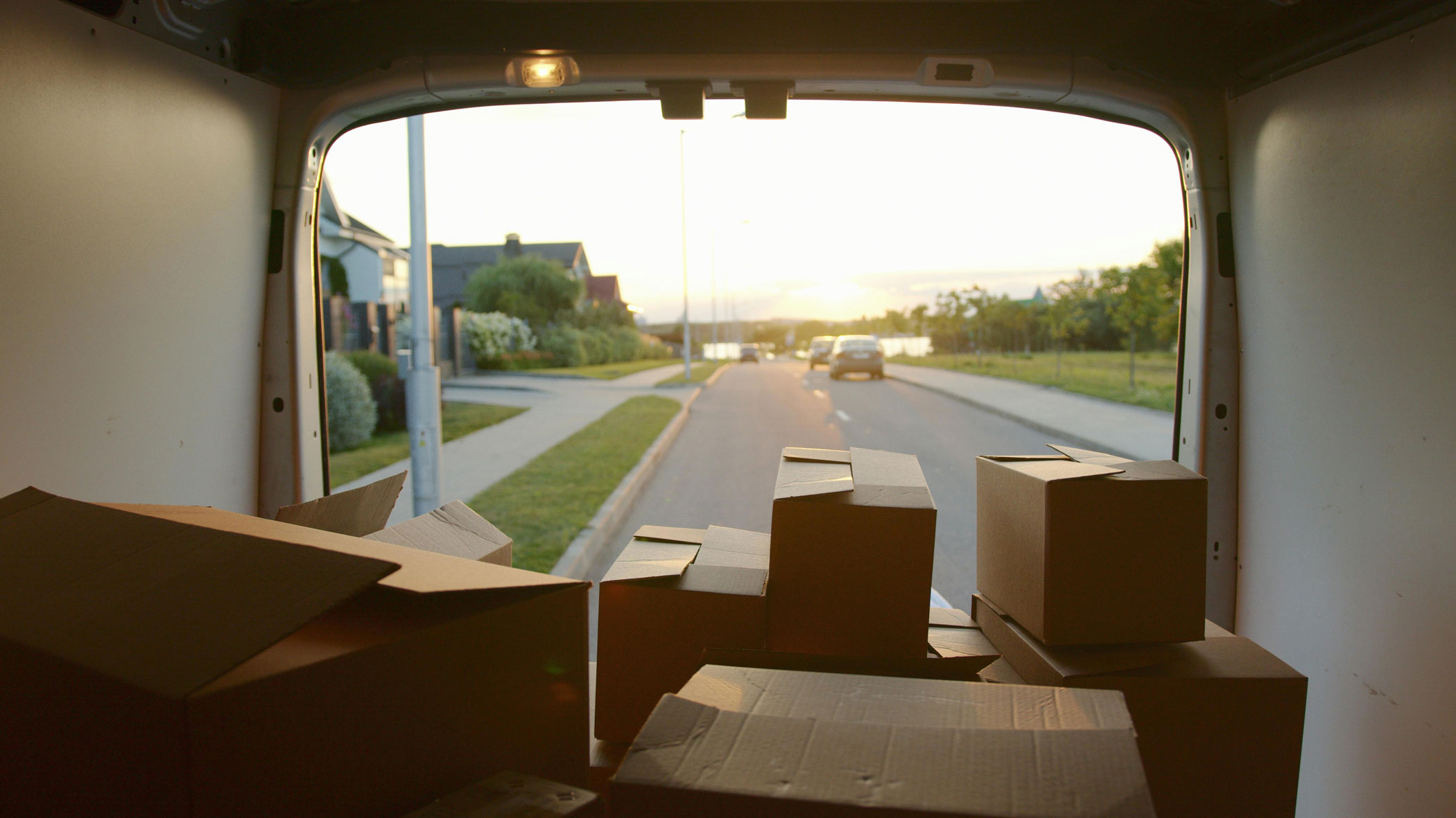 Read more about the article Moving Day: What to Do When the Van Arrives